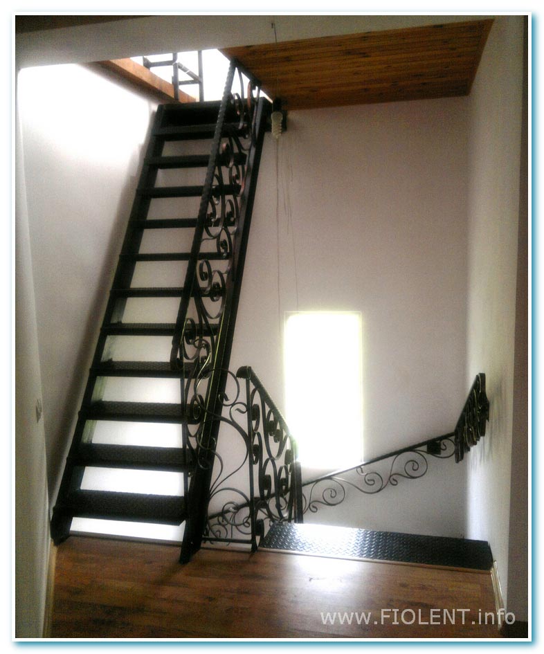 http://doma.fiolent.biz/images/tower-stairs.jpg